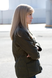 Angelina Jolie aparece de rubia y de pelinegra en la cinta "Salt"